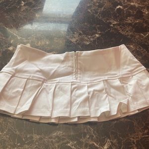 White pleaded skirt